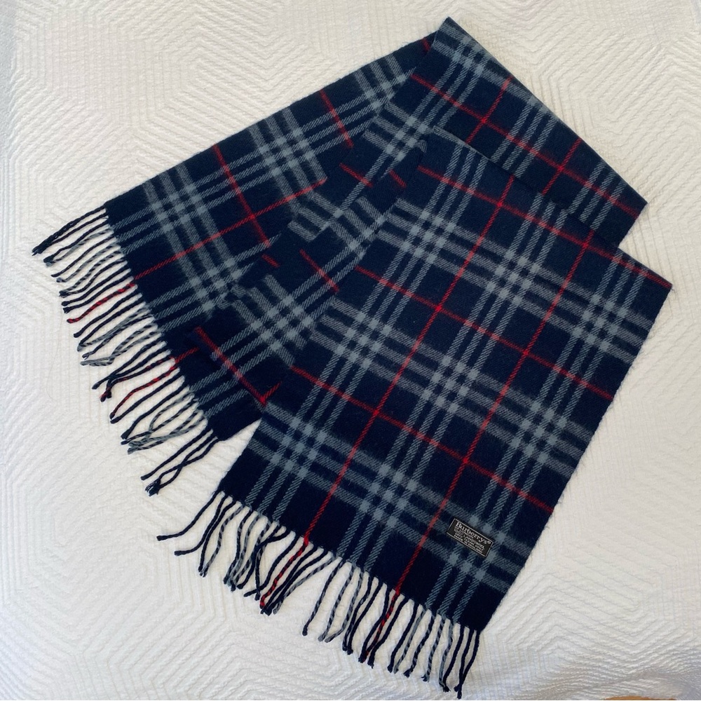 Vintage Burberrys Navy and Grey Plaid Scarf in 100% Wool- Excellent condition